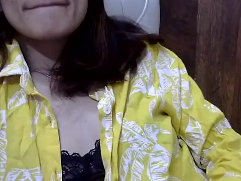 maira 33 online show from November 15, 2025, 2:48 am