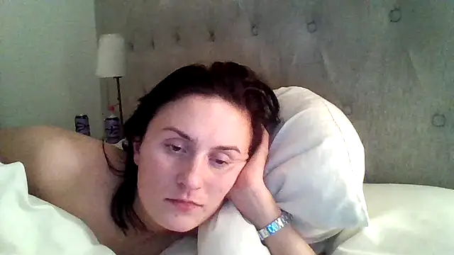 Snapshot of EmLovesxx chatting on December 20, 2025, 6:05 am EmLovesxx online show from December 20, 2025, 6:05 am