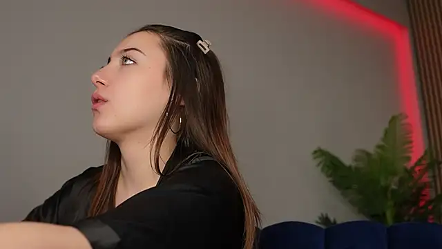 aaylinn x online show from December 1, 2025, 1:23 pm