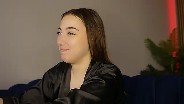 aaylinn x online show from November 25, 2025, 1:11 pm