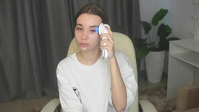 JacalynSchreiber online show from November 4, 2025, 11:36 am