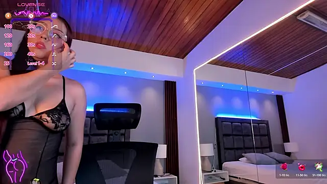 Luciana-Jons online show from November 11, 2025, 7:41 pm