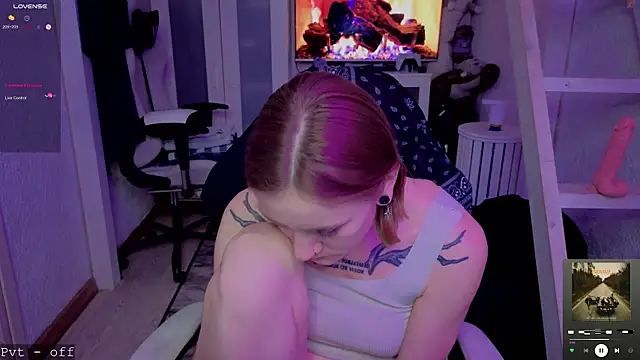 RetroMarie online show from November 13, 2025, 4:44 pm