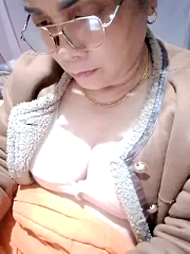 small-house123 online show from December 5, 2025, 8:02 am