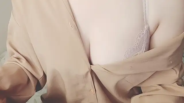 Sunny-Aurora online show from November 15, 2025, 3:43 am