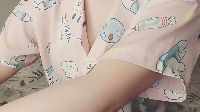 Sunny-Aurora online show from November 25, 2025, 4:57 am