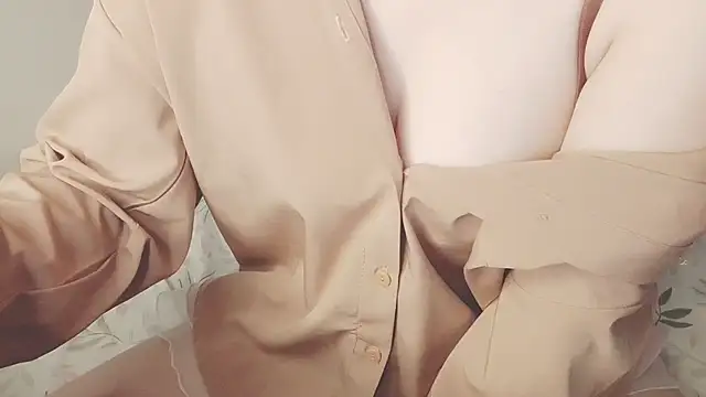 Sunny-Aurora online show from November 18, 2025, 3:21 am