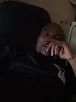 Snapshot of Ndodemnyama@xh chatting on December 21, 2025, 6:48 am Ndodemnyamaxh online show from December 21, 2025, 6:48 am