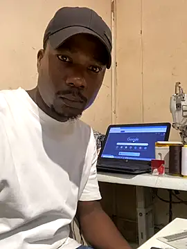 Snapshot of Ndodemnyama@xh chatting on November 3, 2025, 5:45 am Ndodemnyamaxh online show from November 3, 2025, 5:45 am