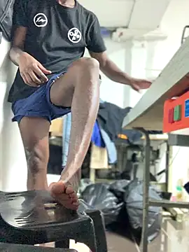 Snapshot of Ndodemnyama@xh chatting on January 7, 2026, 7:35 am Ndodemnyamaxh online show from January 7, 2026, 7:35 am