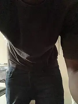 Snapshot of Ndodemnyama@xh chatting on December 4, 2025, 7:07 am Ndodemnyamaxh online show from December 4, 2025, 7:07 am