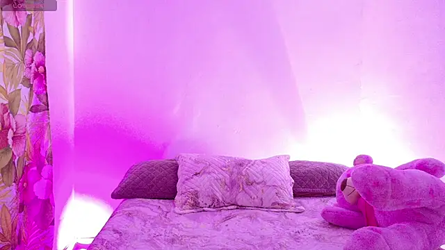 AneeRose  online show from November 15, 2025, 12:20 pm