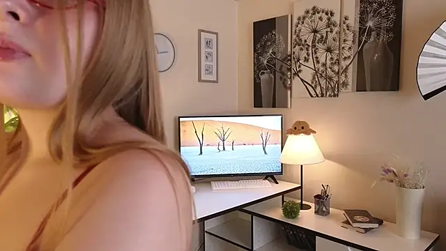 Snapshot of Merelin_Befer chatting on November 19, 2025, 10:26 am Merelin Befer online show from November 19, 2025, 10:26 am