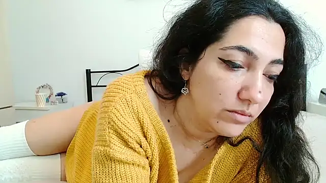 CharmingPearl online show from February 10, 2026, 7:51 am