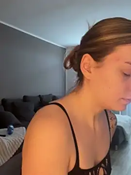 Snapshot of LisaFreierxx chatting on February 8, 2026, 11:30 am LisaFreierxx online show from February 8, 2026, 11:30 am