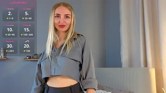 Carollina  online show from November 17, 2025, 3:16 pm