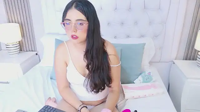 ScarlettPetrova online show from June 5, 2026, 11:38 am