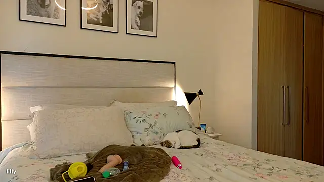 Itslillybloom online show from November 28, 2025, 4:34 am