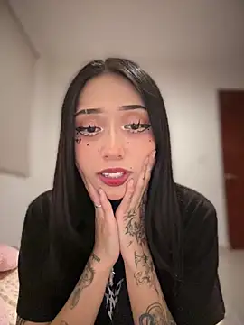 JIORYOvO online show from April 1, 2026, 2:35 am