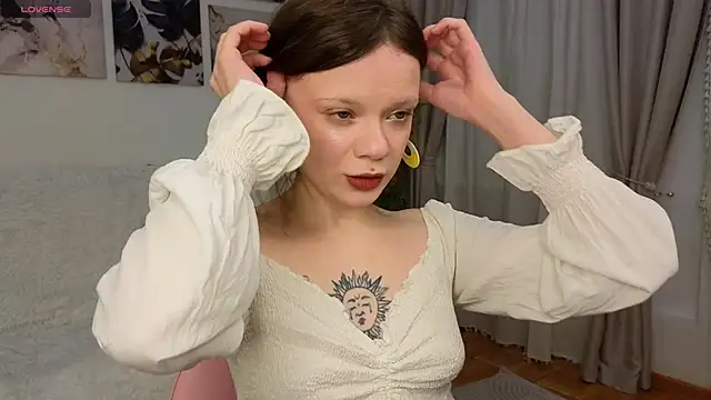 Freya Heya online show from November 26, 2025, 10:21 pm