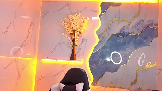 ninadelight tp online show from November 18, 2025, 7:39 pm