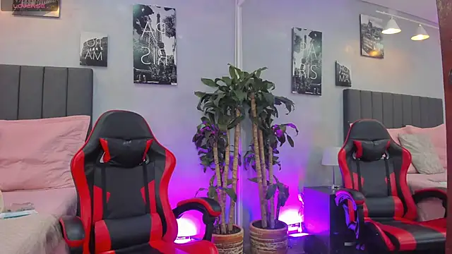 Snapshot of kendra_london chatting on November 25, 2025, 11:21 am kendra london online show from November 25, 2025, 11:21 am