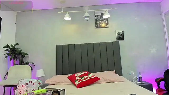 Snapshot of kendra_london chatting on January 6, 2026, 11:14 am kendra london online show from January 6, 2026, 11:14 am