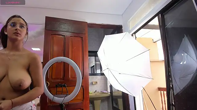 Snapshot of kendra_london chatting on January 5, 2026, 5:27 pm kendra london online show from January 5, 2026, 5:27 pm