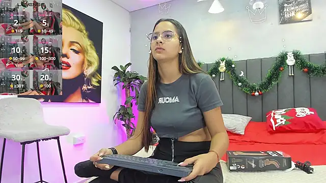 Snapshot of kendra_london chatting on December 3, 2025, 11:31 am kendra london online show from December 3, 2025, 11:31 am