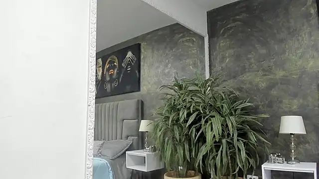 Snapshot of kendra_london chatting on December 21, 2025, 1:02 pm kendra london online show from December 21, 2025, 1:02 pm