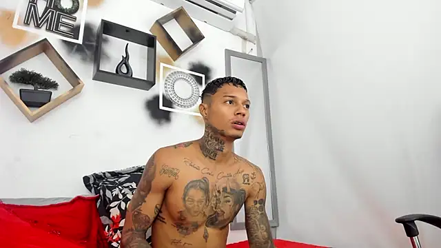 YuleimysAndAlex online show from November 3, 2025, 3:01 am