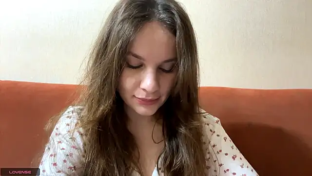 Luna Blossom online show from November 27, 2025, 2:23 am