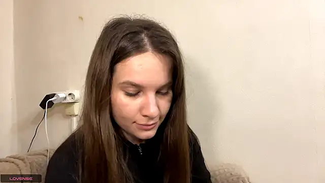 Luna Blossom online show from November 11, 2025, 1:44 am