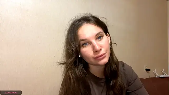 Luna Blossom online show from November 13, 2025, 2:15 am