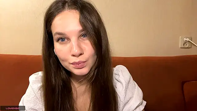 Luna Blossom online show from November 19, 2025, 2:22 am