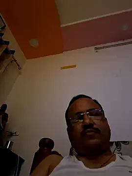 suraj696 online show from November 5, 2025, 5:05 pm