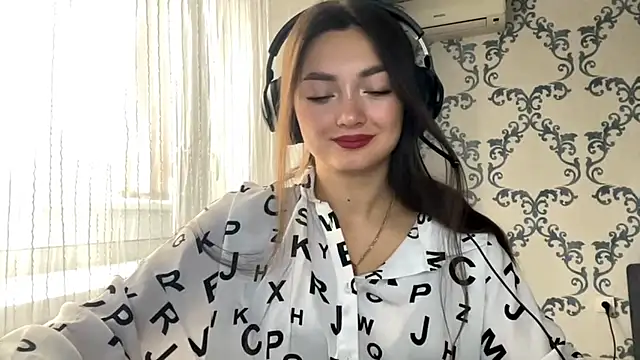 TwotyBright online show from November 6, 2025, 8:07 am