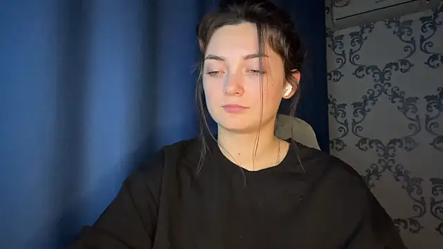 TwotyBright online show from November 25, 2025, 4:18 pm