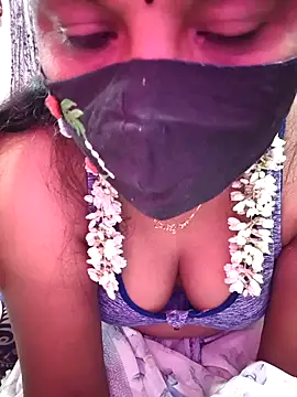 hyd couple7878 online show from November 7, 2025, 5:50 pm