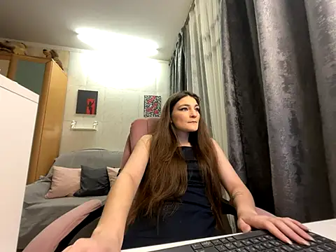 HelgaMun online show from November 13, 2025, 5:55 am