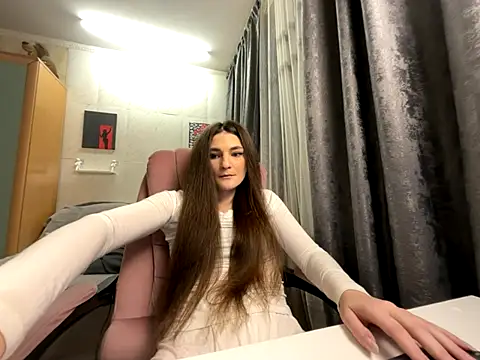 HelgaMun online show from November 25, 2025, 10:59 am