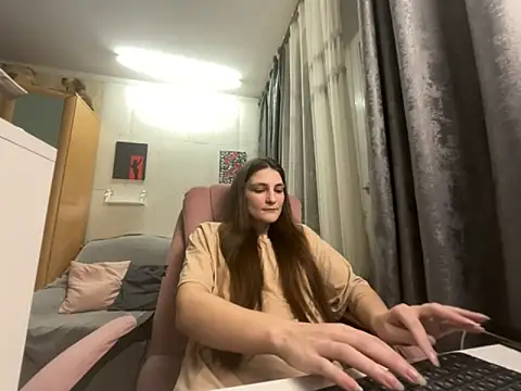 HelgaMun online show from November 17, 2025, 12:31 pm