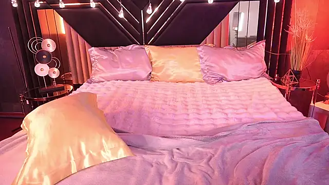 ZafiraMoonn online show from December 23, 2025, 7:18 am