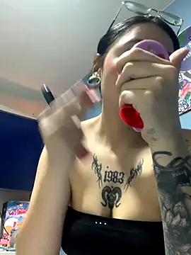 Naomii2 online show from November 13, 2025, 11:41 pm