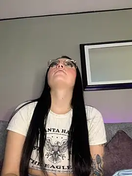 Naomii2 online show from November 6, 2025, 9:30 pm