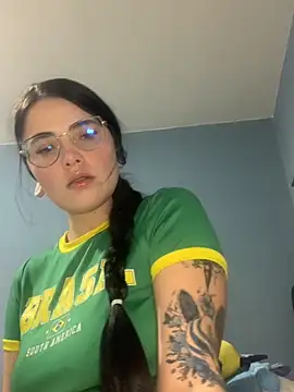 Naomii2 online show from November 22, 2025, 1:15 am