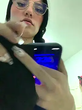 Naomii2 online show from November 11, 2025, 12:27 am