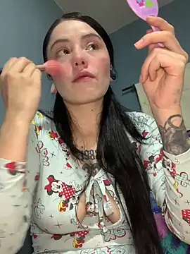 Naomii2 online show from November 24, 2025, 2:33 am