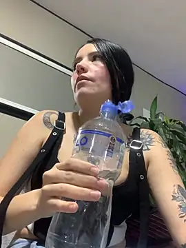 Naomii2 online show from November 27, 2025, 1:39 am