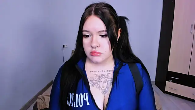 HitoMi2 online show from November 26, 2025, 9:31 am